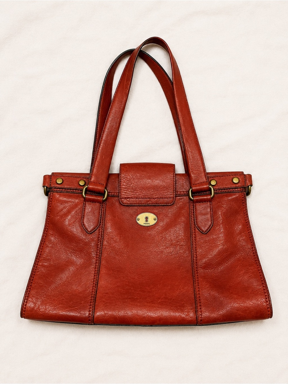 Fossil Classic Red Leather Tote Shoulder Bag with Brass Key Charm - Picture 2 of 5